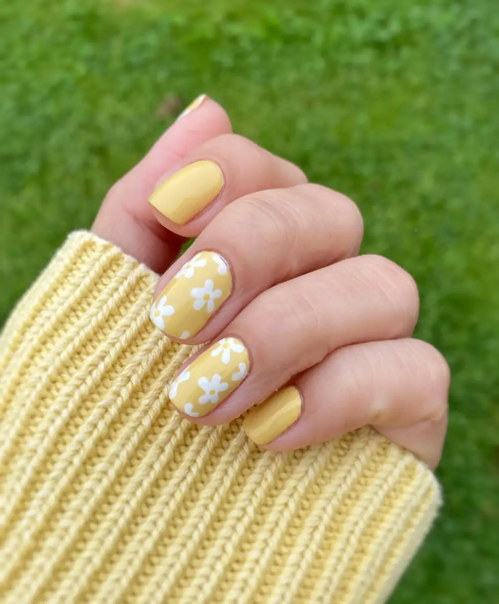 14 Yellow Spring Nail Designs for Sunny Days